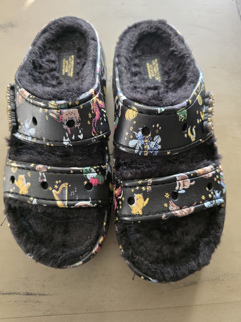 Vera Bradley Black Fuzzy Slide Sandals with Colorful Starry Print